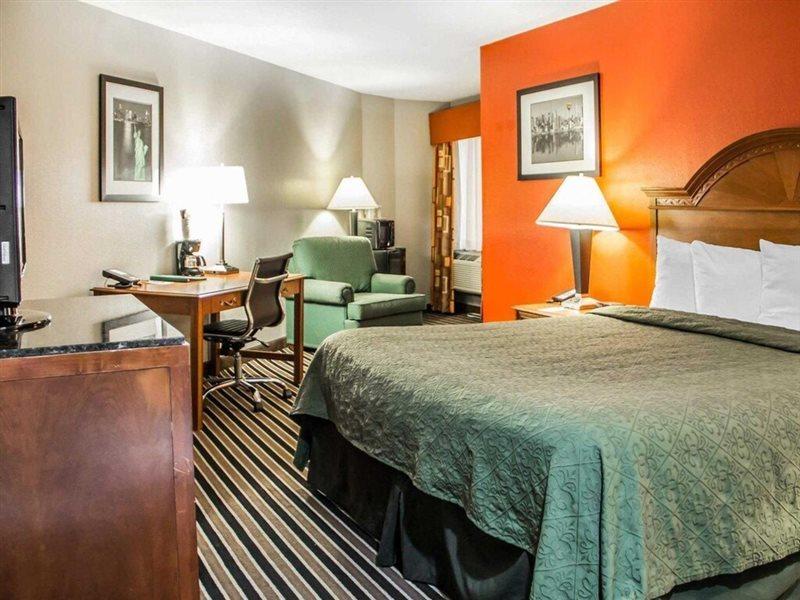 Quality Suites I-44 Tulsa Esterno foto