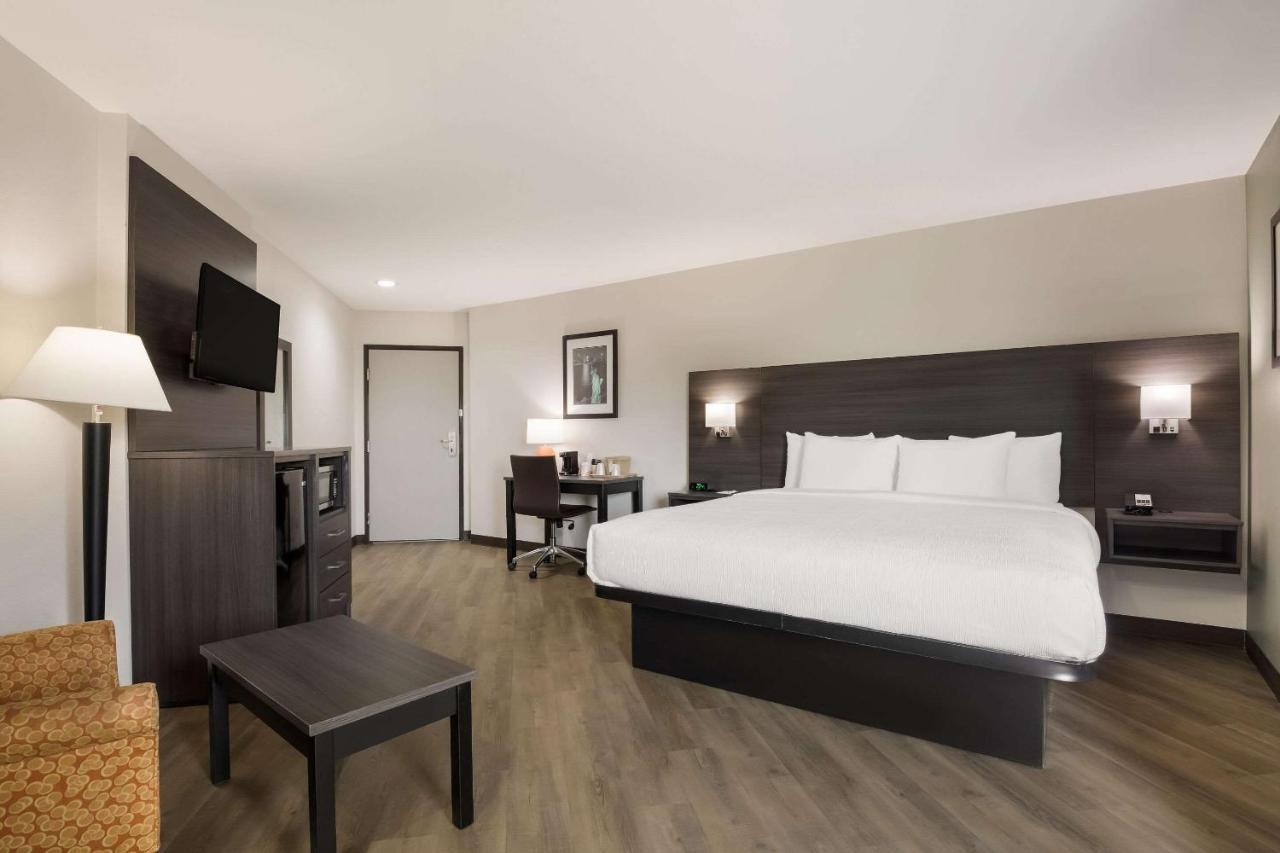 Quality Suites I-44 Tulsa Esterno foto