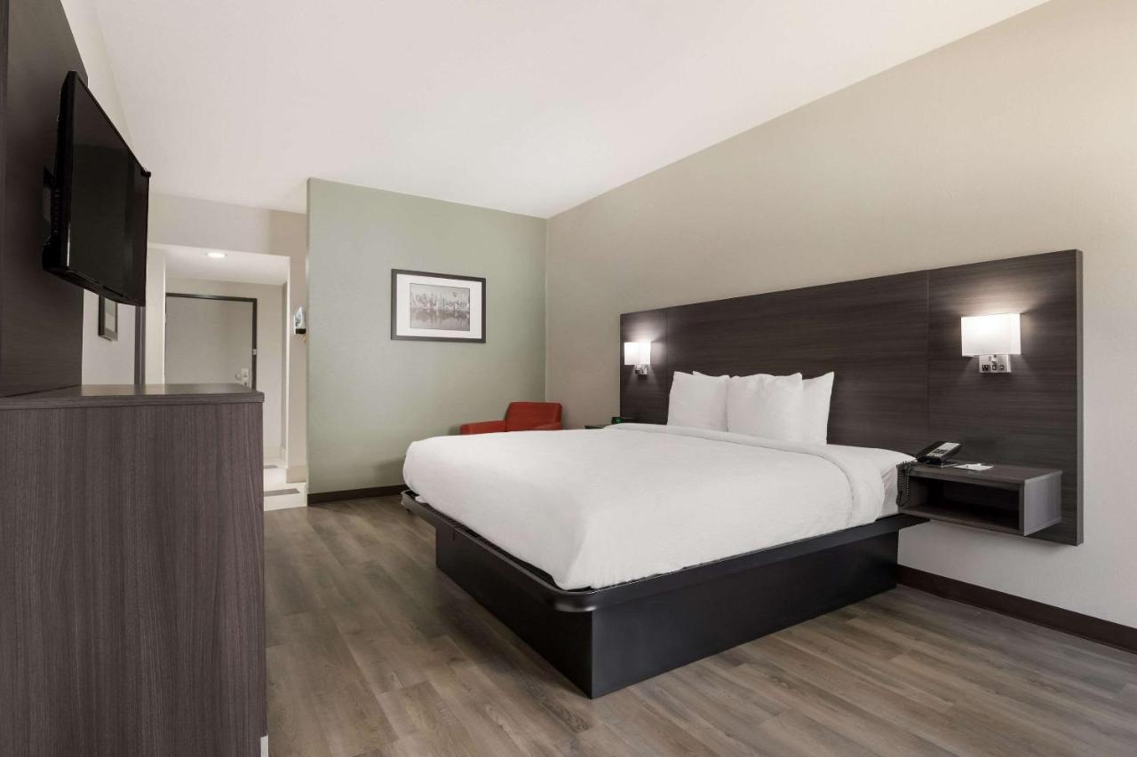 Quality Suites I-44 Tulsa Esterno foto