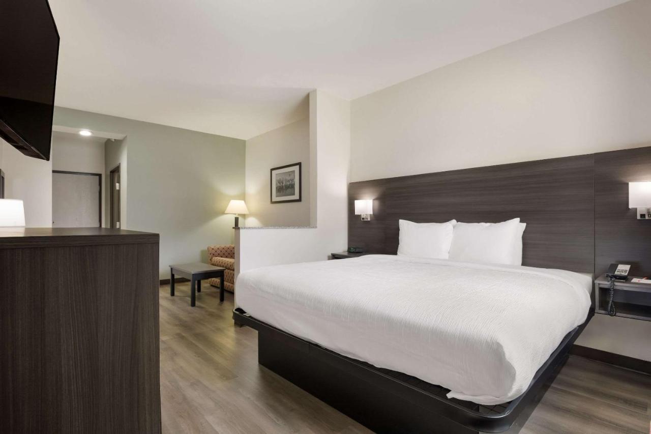 Quality Suites I-44 Tulsa Esterno foto
