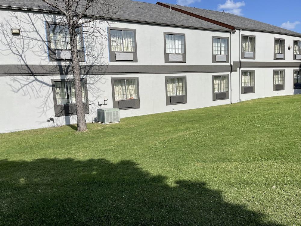 Quality Suites I-44 Tulsa Esterno foto