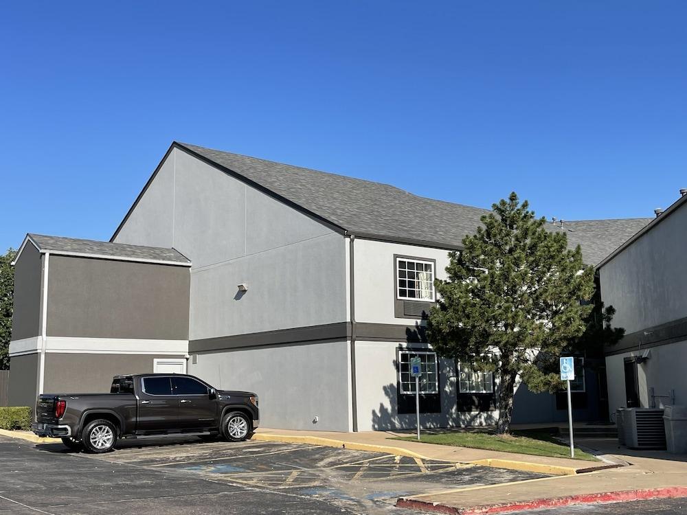 Quality Suites I-44 Tulsa Esterno foto