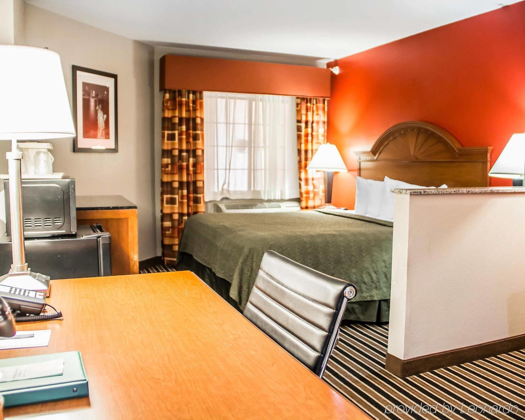 Quality Suites I-44 Tulsa Esterno foto